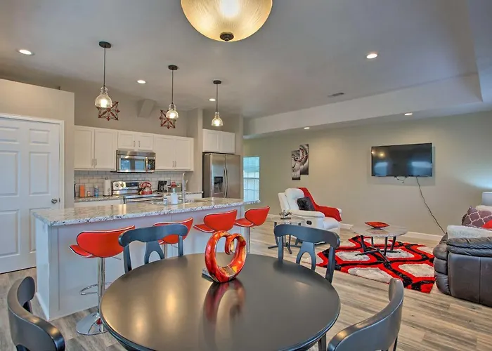 5 Mi To Dtwn: Family-friendly Worth Holiday home *