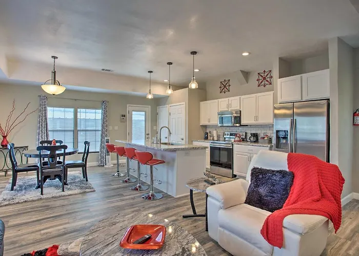 5 Mi To Dtwn: Family-friendly Worth Holiday home *