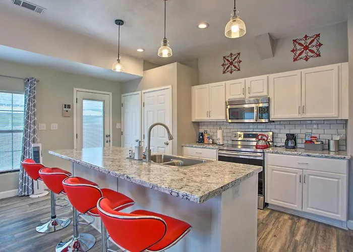 5 Mi To Dtwn: Family-friendly Worth Holiday home