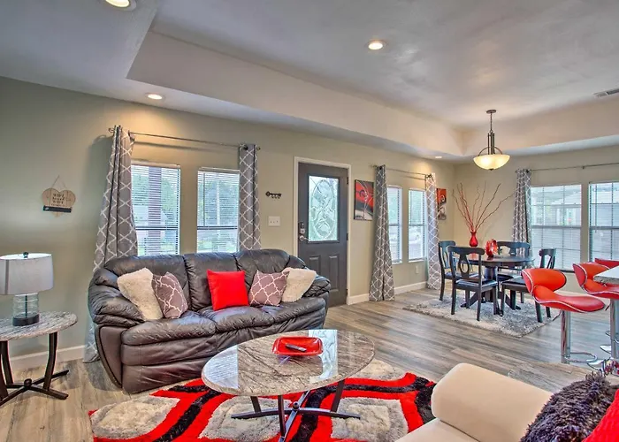 5 Mi To Dtwn: Family-friendly Worth Holiday home *