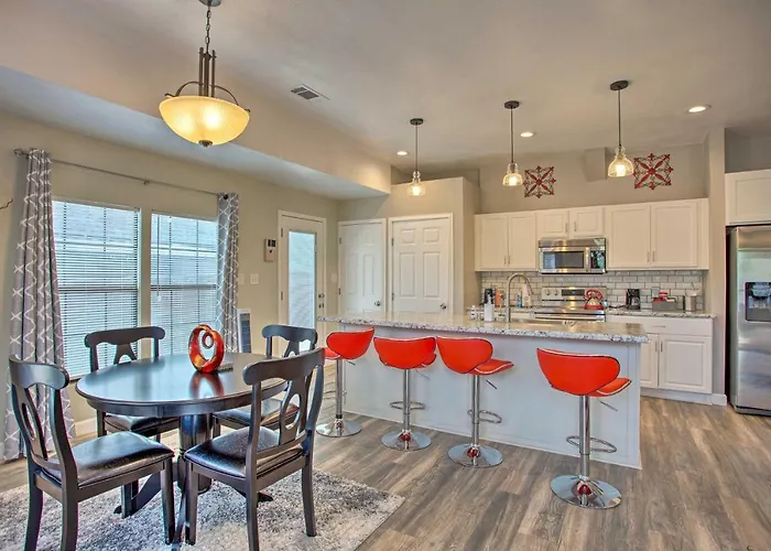 5 Mi To Dtwn: Family-friendly Worth Holiday home *