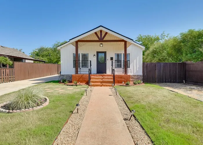 5 Mi To Dtwn: Family-friendly Worth Holiday home Fort Worth