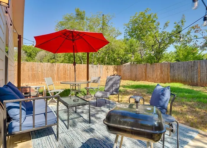 5 Mi To Dtwn: Family-friendly Worth Holiday home