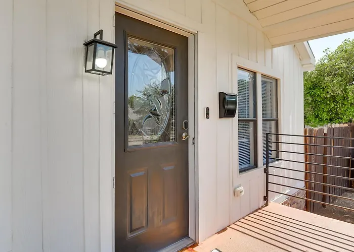 5 Mi To Dtwn: Family-friendly Worth Holiday home *